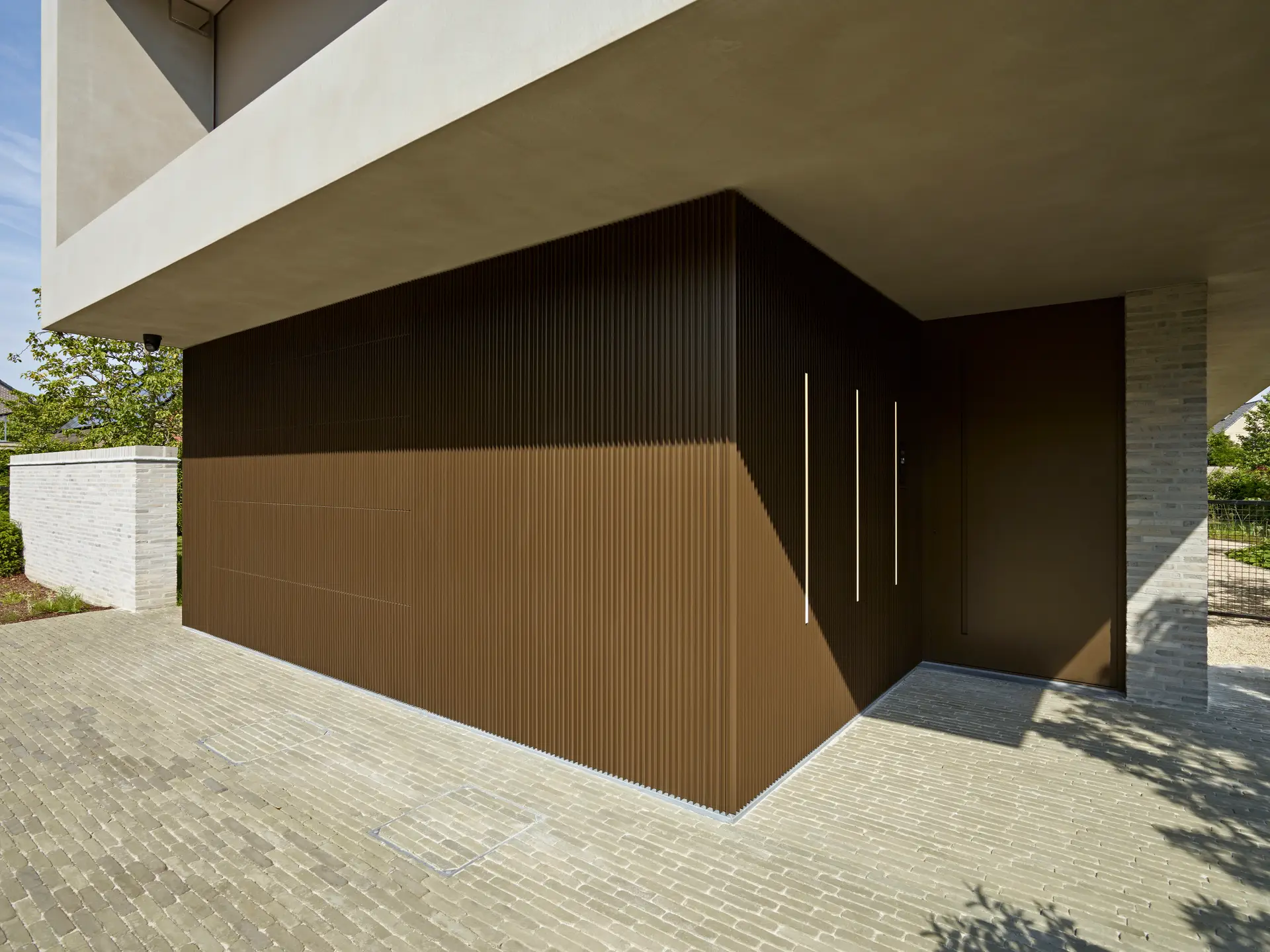 Houtmassiefbouw in combinatie met Renson screens, Linarte gevelbekleding en eSafe pakketbrievenbus