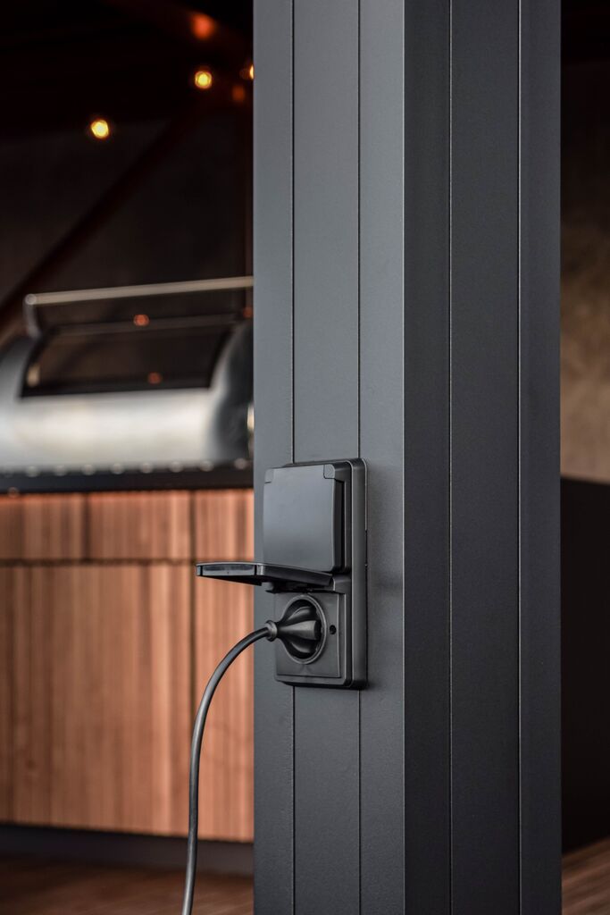 Surface-Mounted_Power_Socket