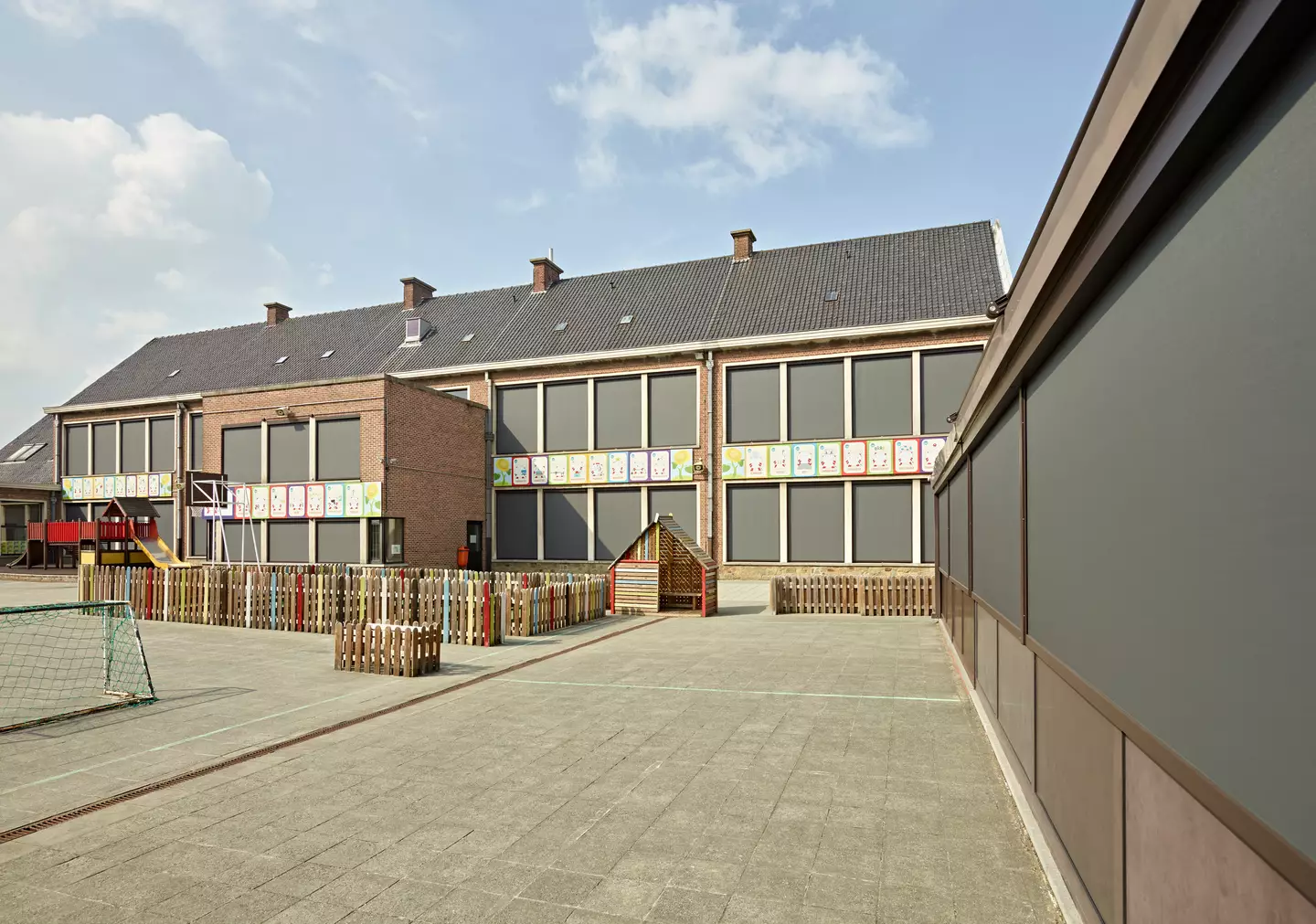 Des stores Fixscreen pour l’école primaire communale de Desselgem