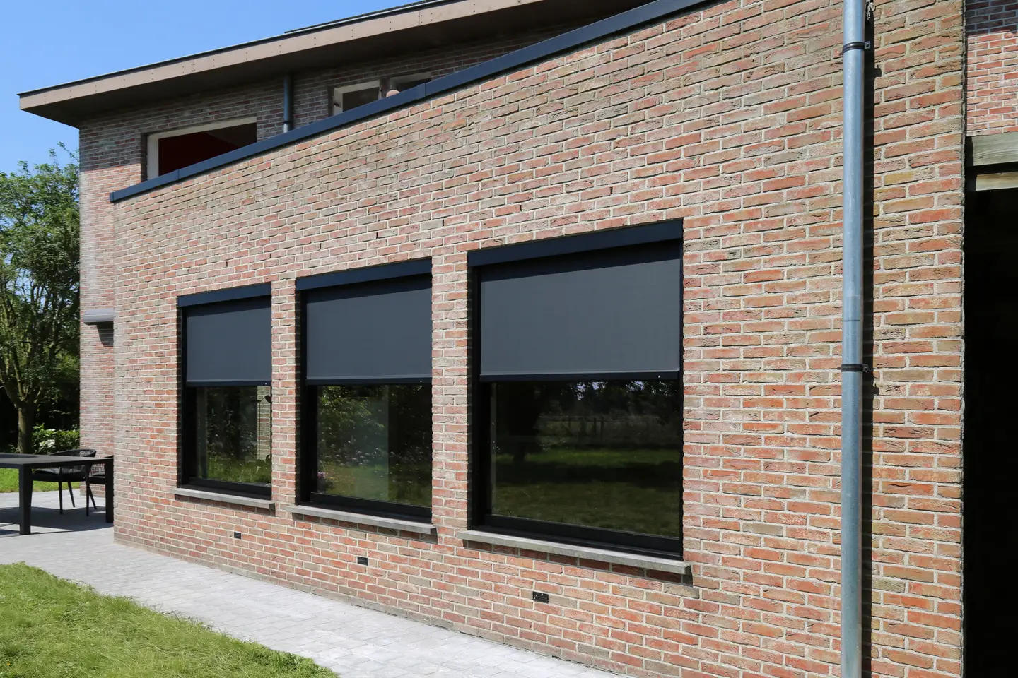 Neue Fenster mit Textilsonnenschutz Fixscreen Go, eine nachhaltige Entscheidung